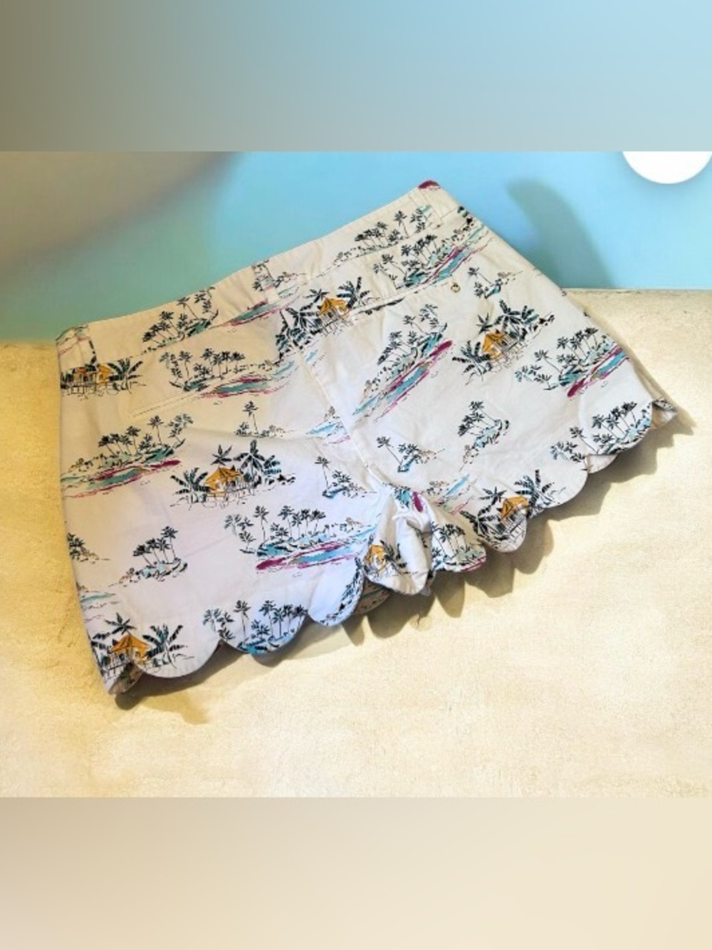 Crown & Ivy Women’s Scalloped Shorts Hawaiian Tropical Beach Print Preppy SZ 16 - Picture 2 of 6